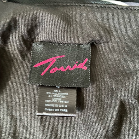 Torrid floral print one shoulder top - Picture 3 of 5